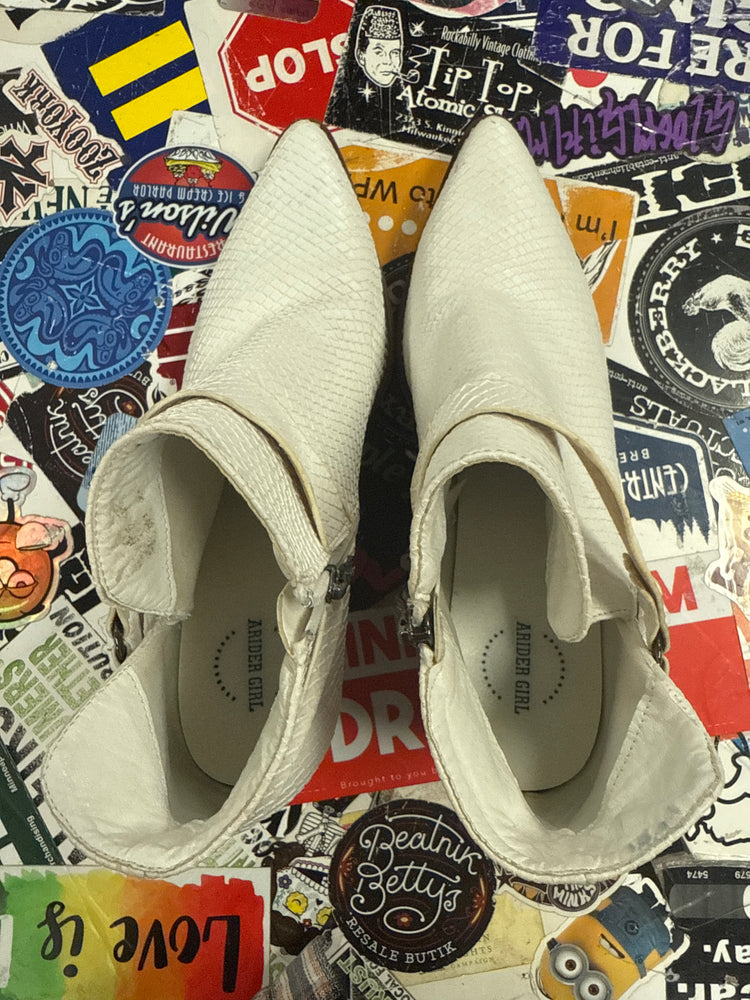 ARIDER GIRL WESTERN STYLE ANKLE BOOT