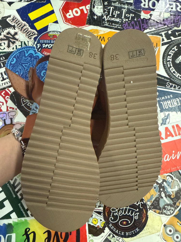 NWOT MUSSE & CLOUD SANDALS