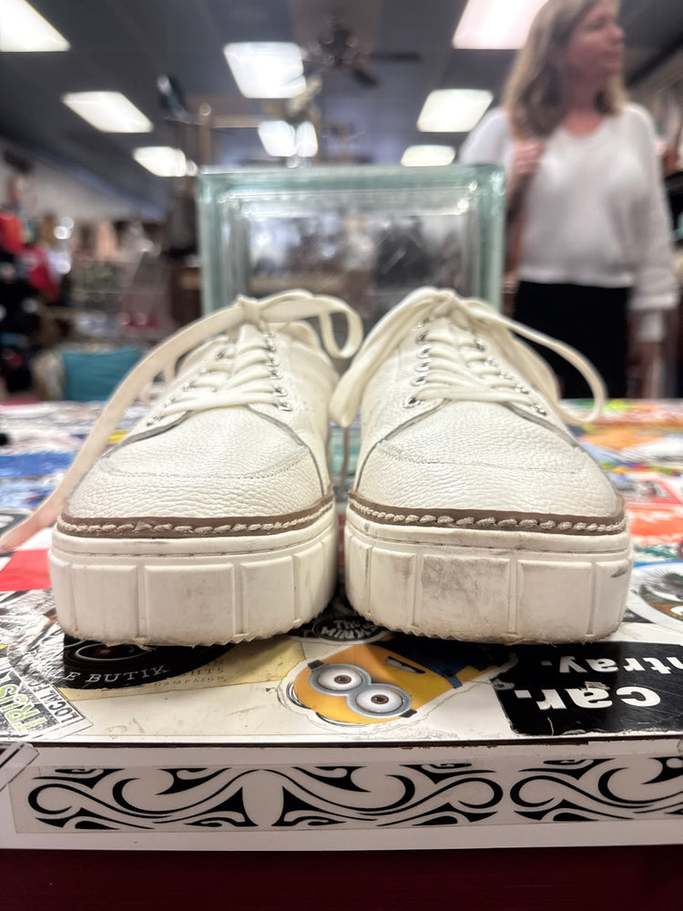 VINCE CAMUTO LEATHER SNEAKER (org$80)