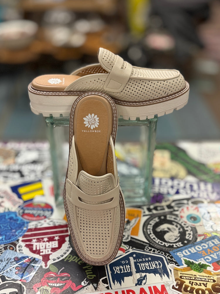 NWOT YELLOWBOX PLATFORM SLIDE LOAFERS (org$84)