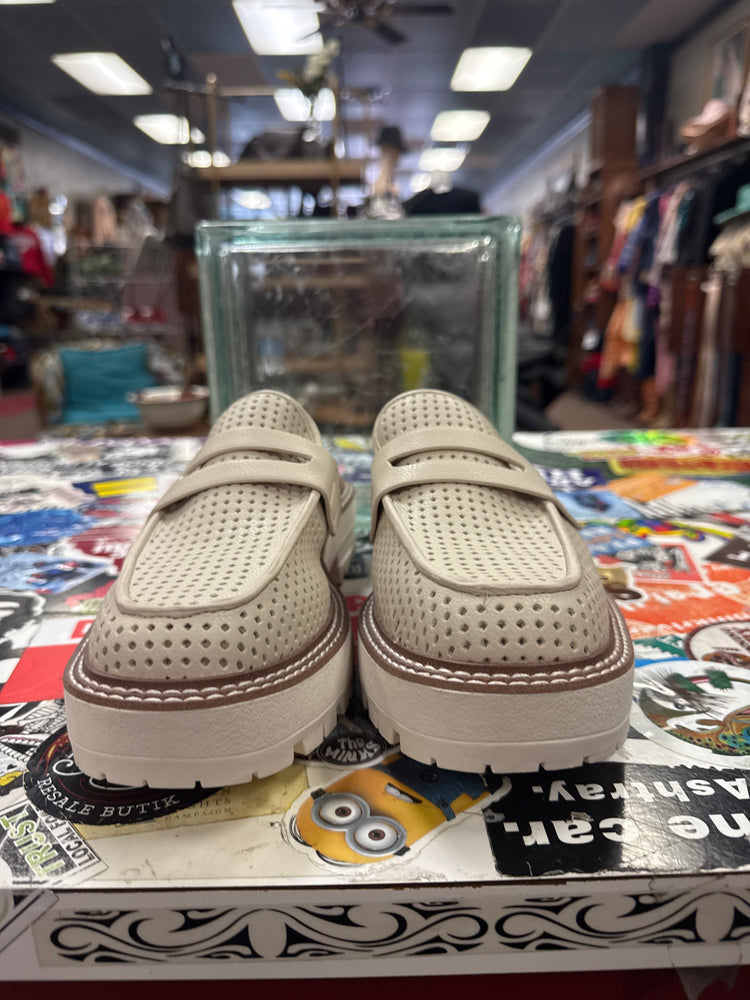 NWOT YELLOWBOX PLATFORM SLIDE LOAFERS (org$84)