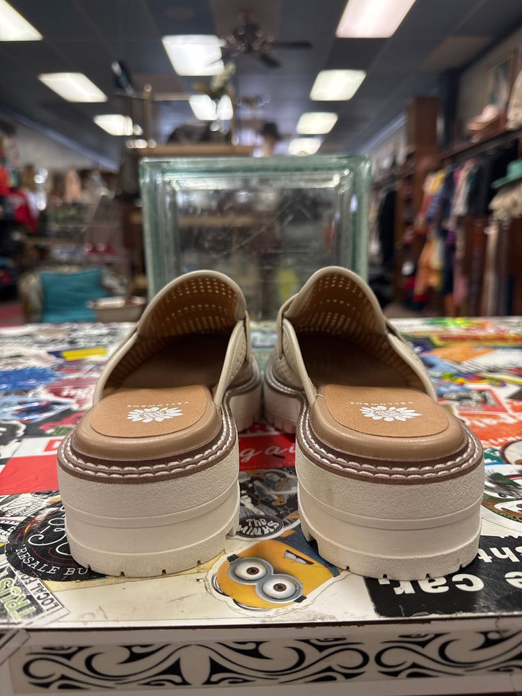 NWOT YELLOWBOX PLATFORM SLIDE LOAFERS (org$84)