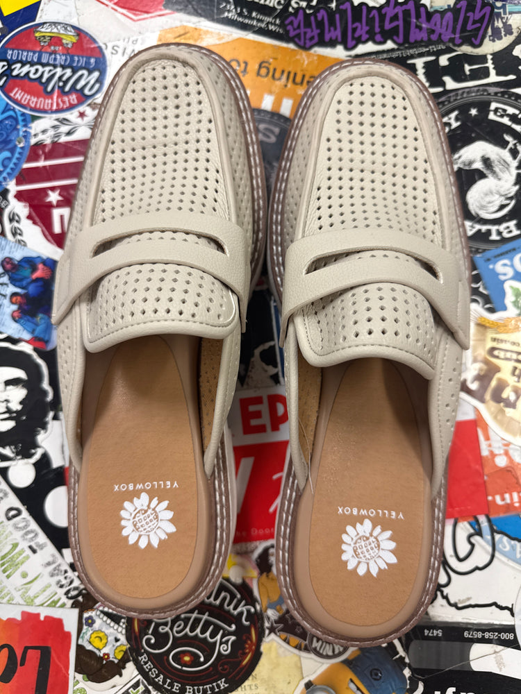 NWOT YELLOWBOX PLATFORM SLIDE LOAFERS (org$84)