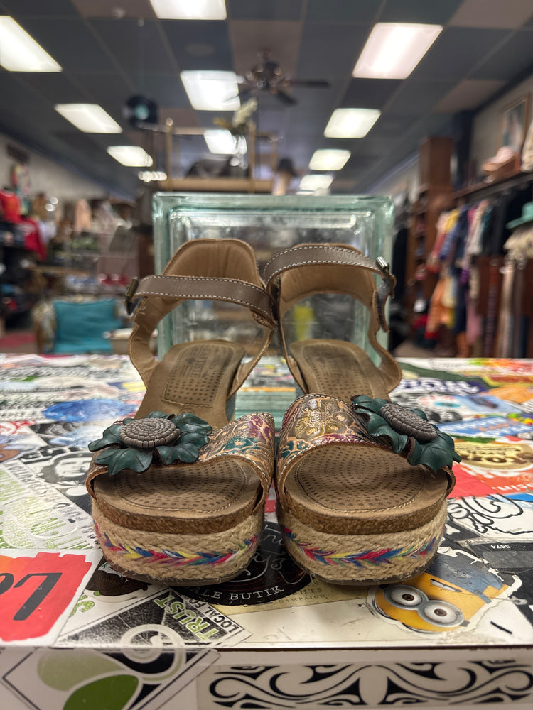 L’ARTISTE WEDGE SANDAL (org$140)