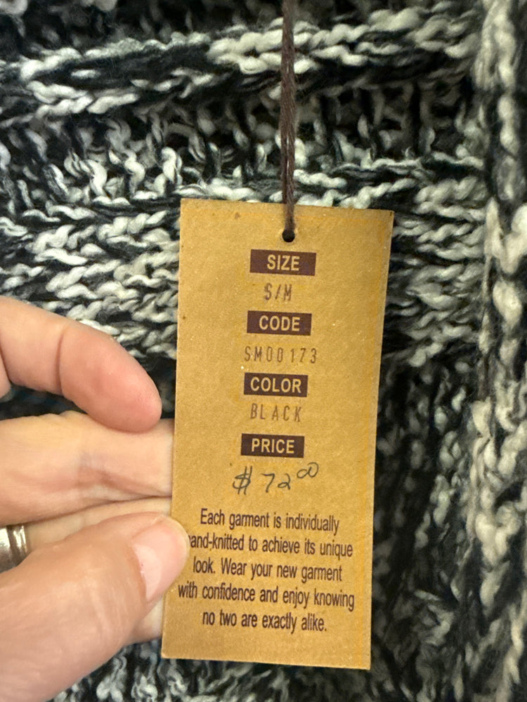 NWT LA BLEND CABLE KNIT PONCHO (org$72)