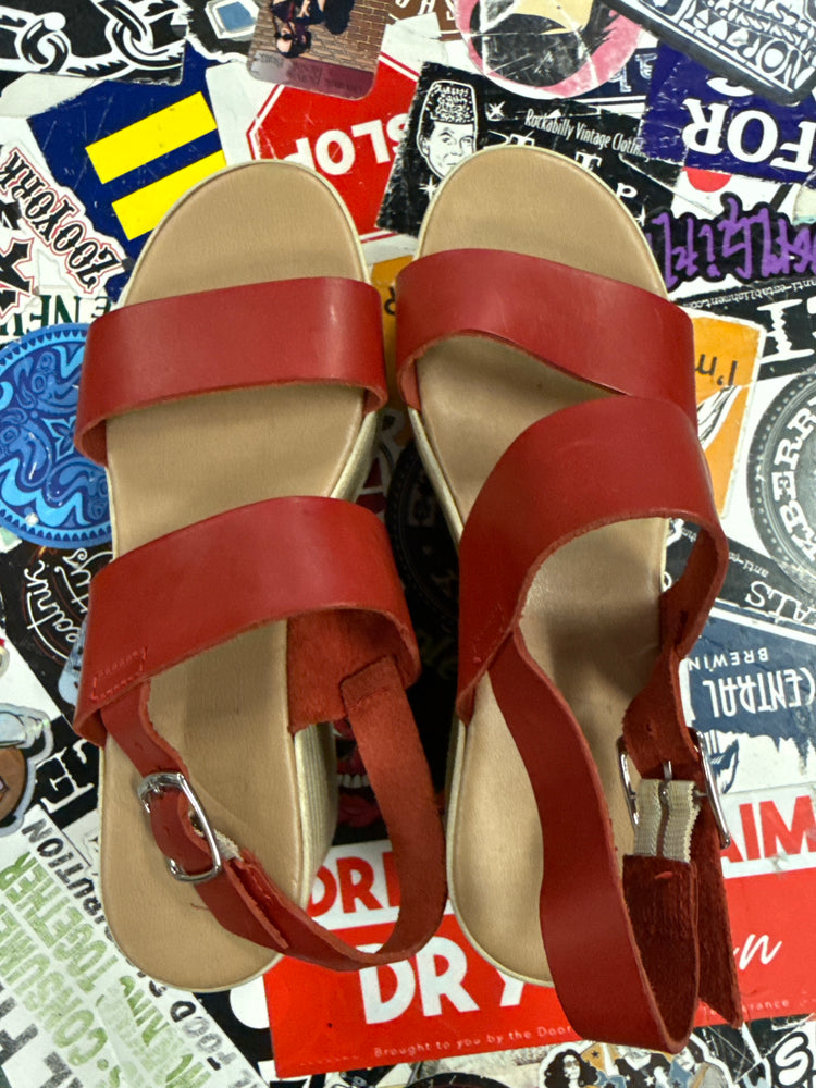 STRAPPY PLATFORM SANDAL
