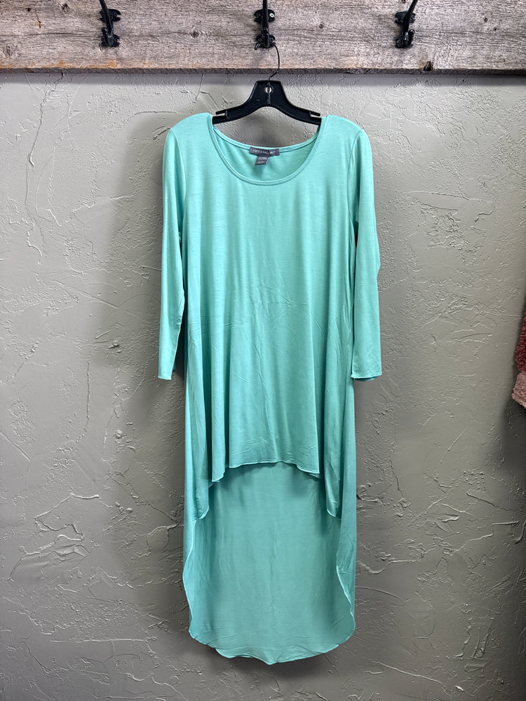 NWOT KATE & MALLORY HI-LO BLOUSE