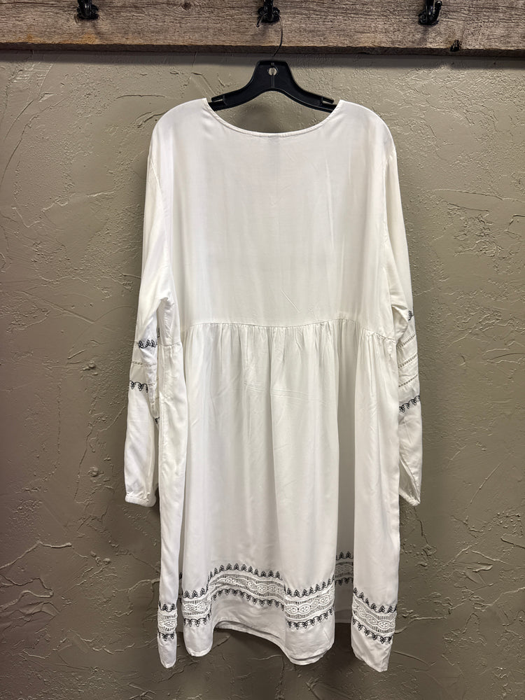 NWOT GRACE + KARMA EMBROIDERED BOHO DRESS