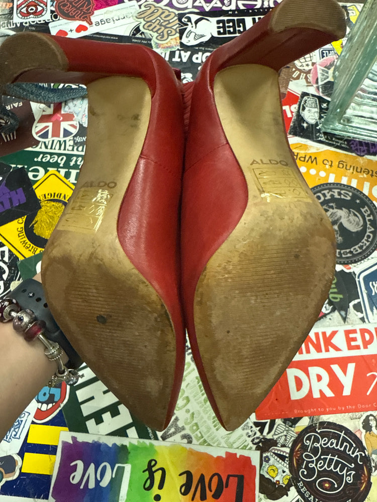 ALDO RED LEATHER BOOTIE (org$120)