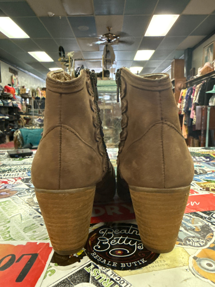 NWOT MUSSE & CLOUD ANKLE BOOTS (org$150)