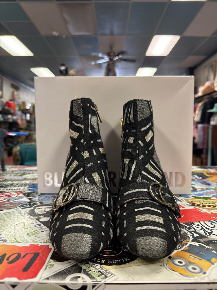 NIB BLEEKER & BOND METALLIC ANKLE BOOT