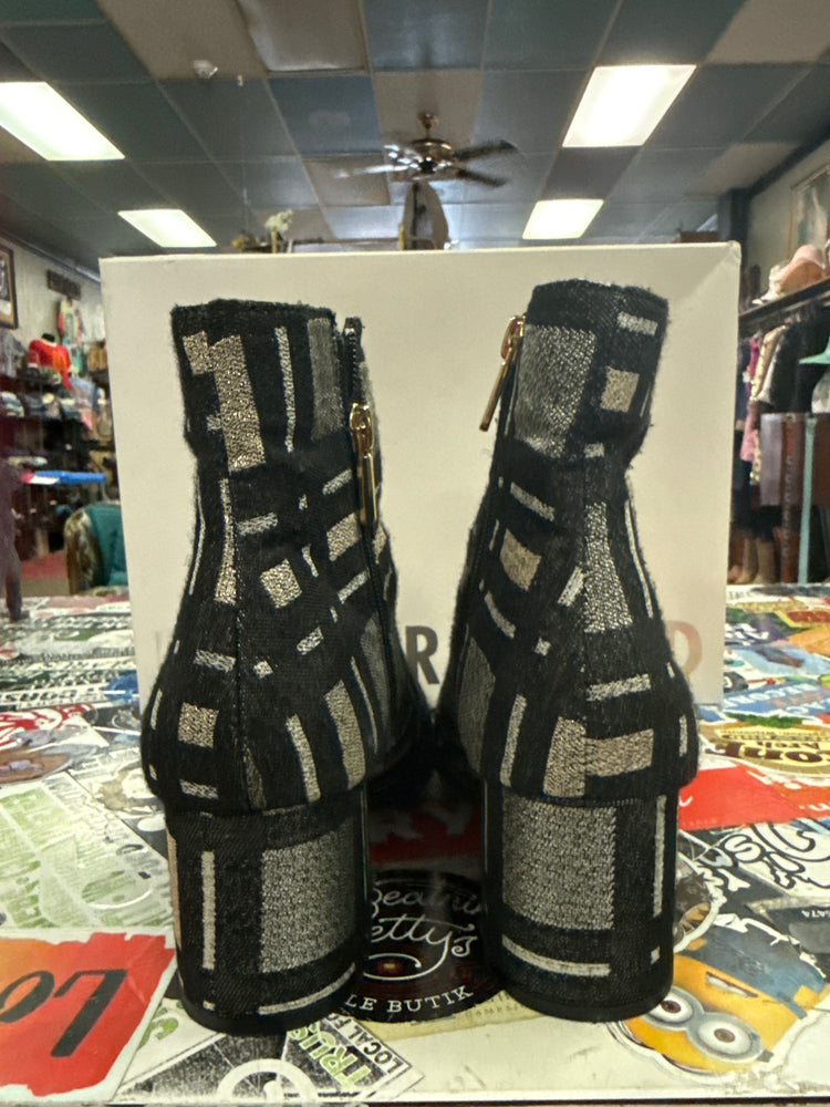 NIB BLEEKER & BOND METALLIC ANKLE BOOT