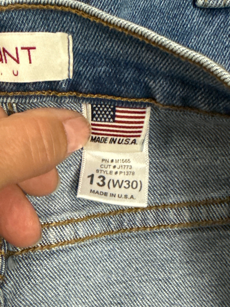 NWT VIBRANT DISTRESSED JEANS
