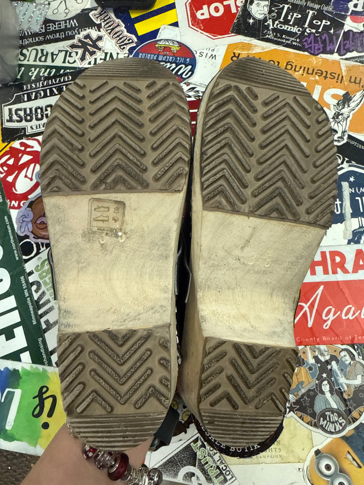 UO SWEDISH CLOGS (org$129)