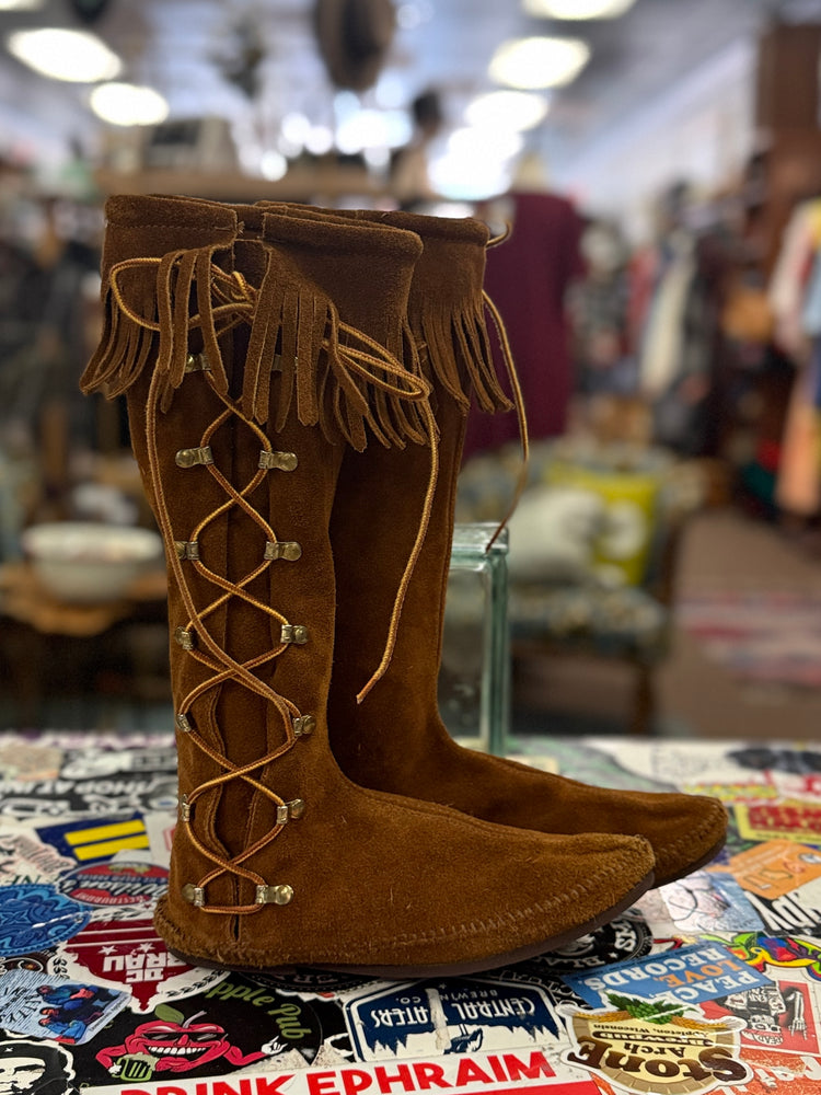 MINNETONKA SIDE LACE BOOTS