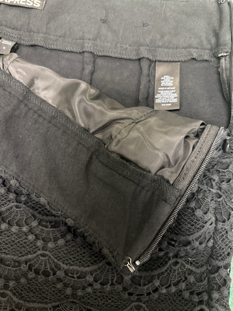 EXPRESS EYELET LACE SHORTS (org$68)