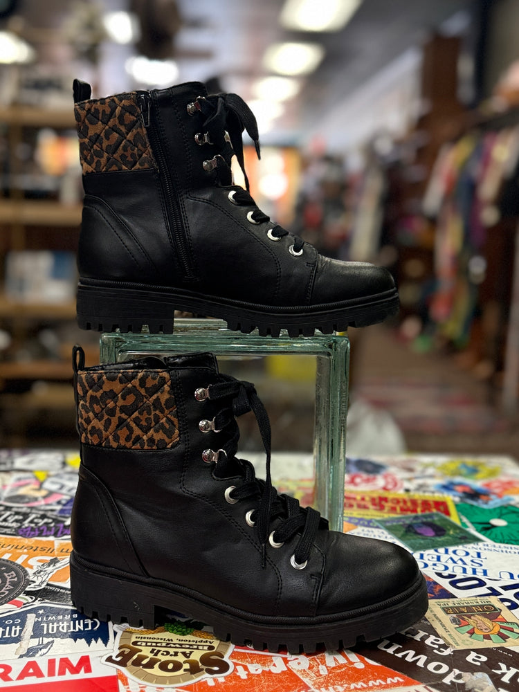NINE WEST COMBAT BOOT (org$99)