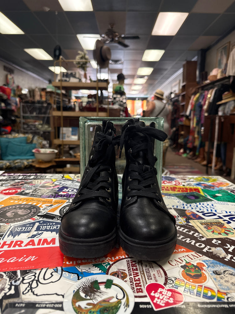 NINE WEST COMBAT BOOT (org$99)
