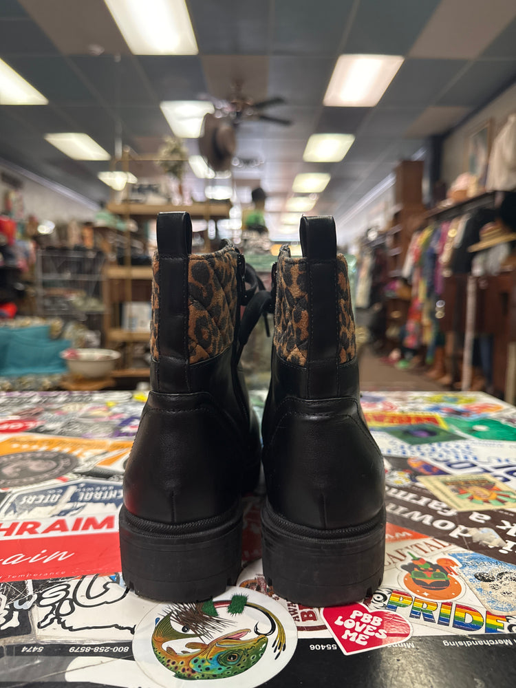 NINE WEST COMBAT BOOT (org$99)