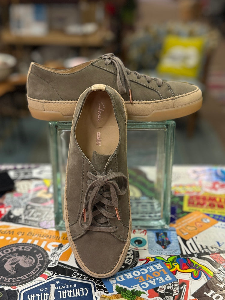 CLARKS LEATHER TRAINERS (org$88)