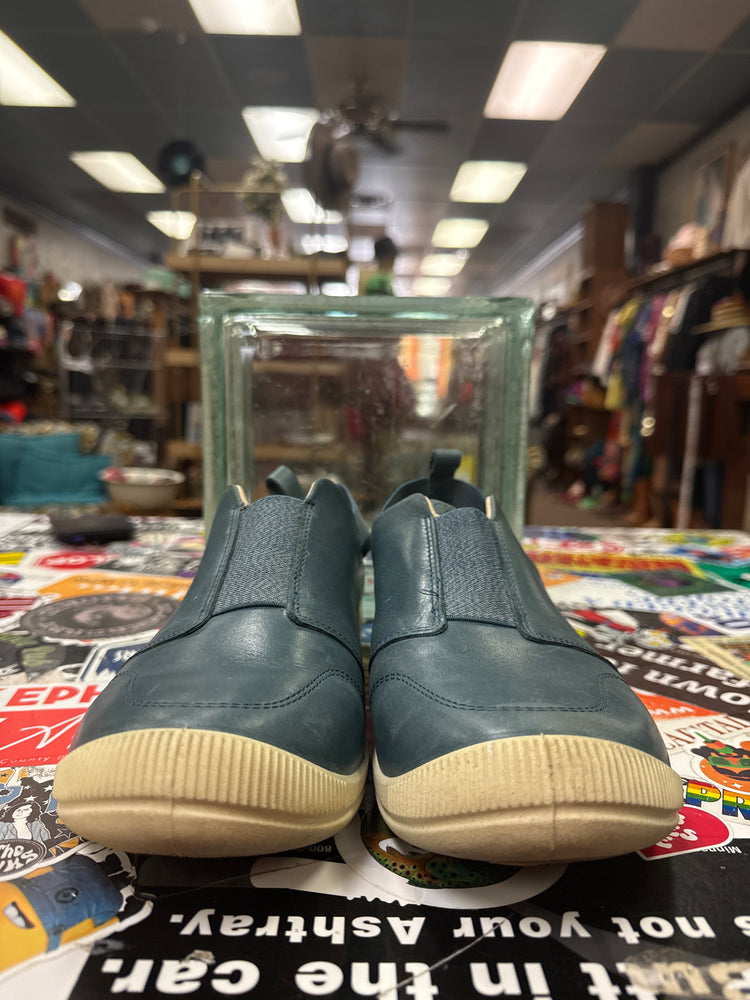 KEEN SLIP ON SLING BACKS (org$110)