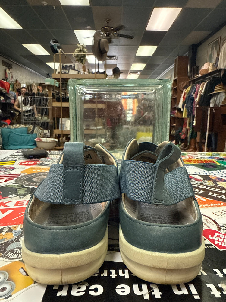 KEEN SLIP ON SLING BACKS (org$110)
