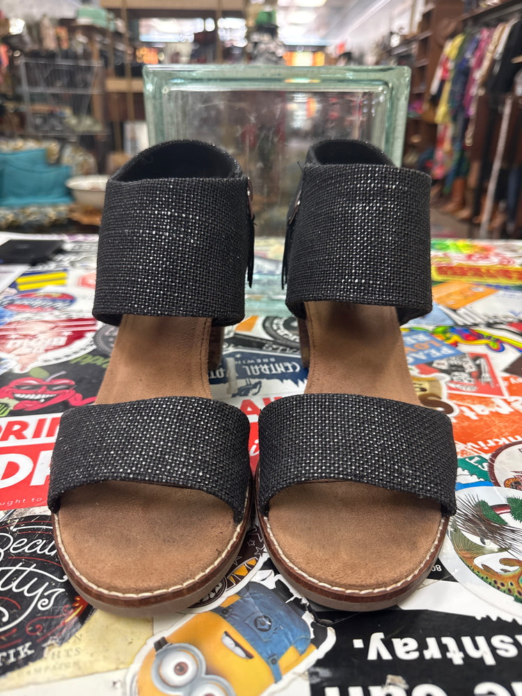 *TOMS MAJORCA CUTOUT HEELS (org$90)