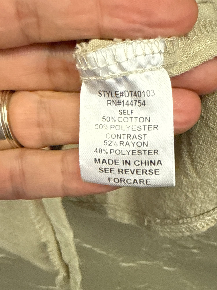 NWT DAVI & DANI FAUX LAYERED PULLOVER (org$69)