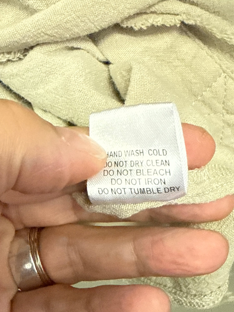 NWT DAVI & DANI FAUX LAYERED PULLOVER (org$69)