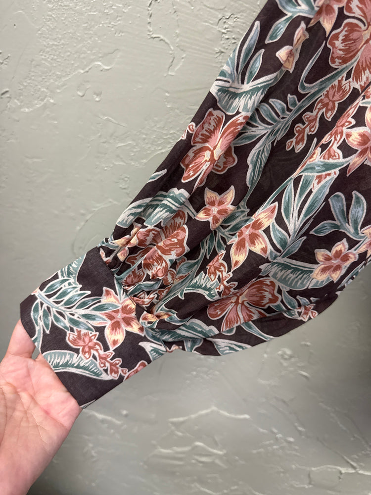 NWT EE:SOME FLORAL BLOUSE