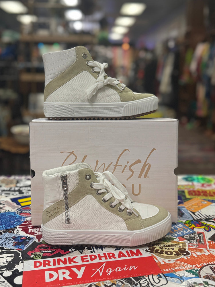 NIB BLOWFISH REZZIE SNEAKER (org$49)