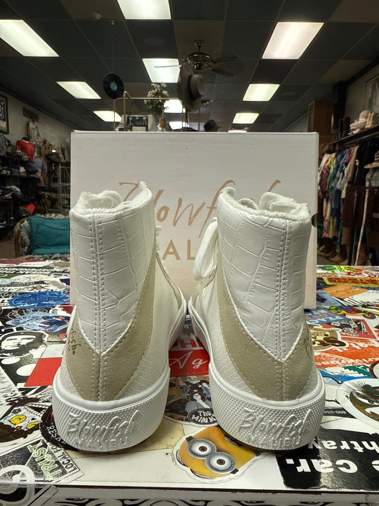 NIB BLOWFISH REZZIE SNEAKER (org$49)