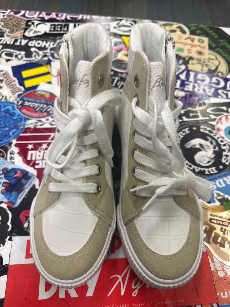 NIB BLOWFISH REZZIE SNEAKER (org$49)