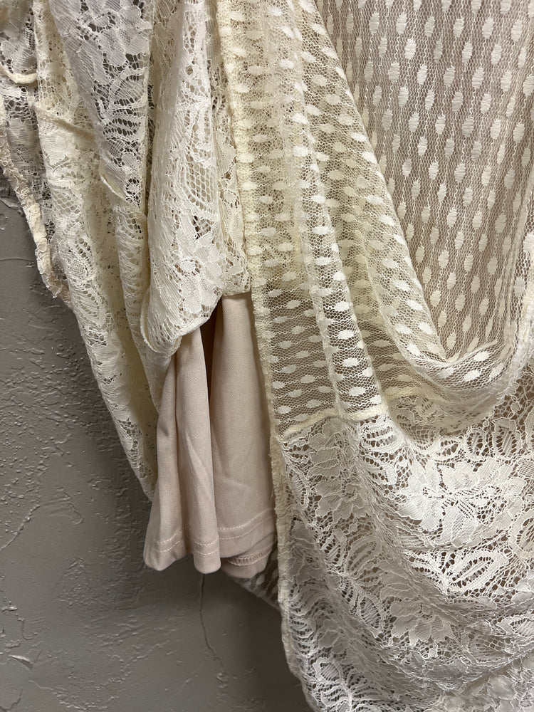FLYING TOMATO LACE SKIRT