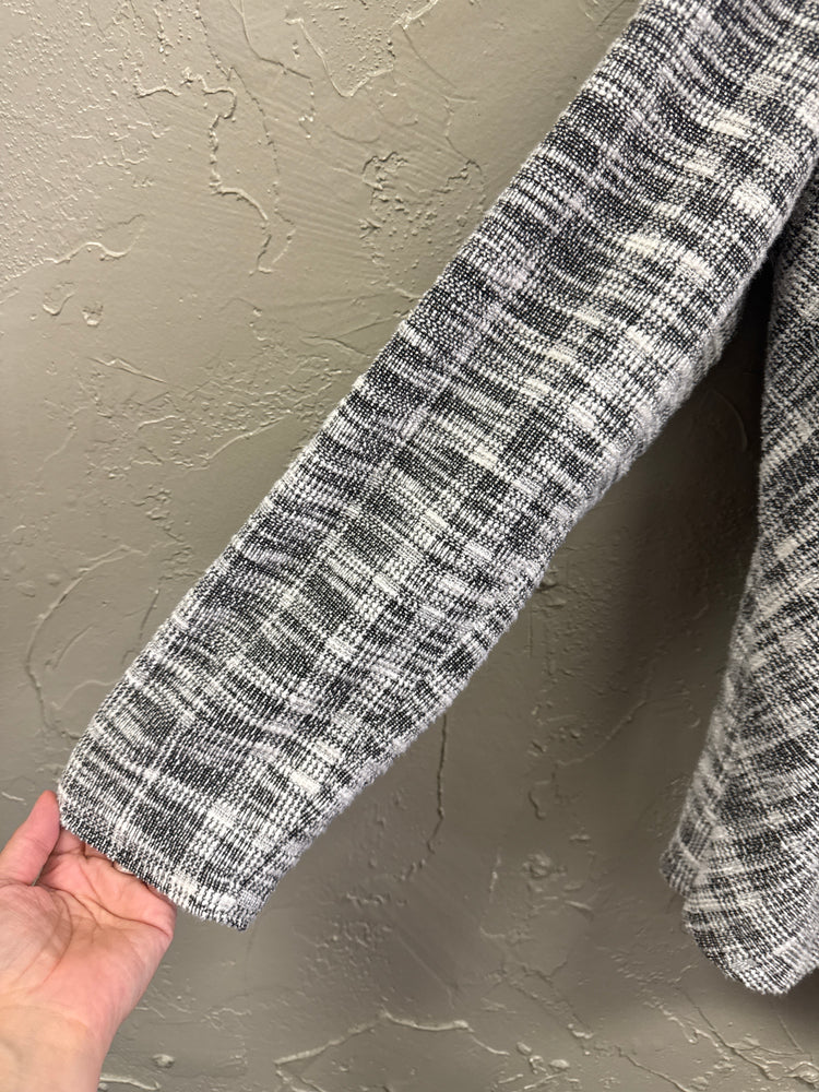 BLACK & WHITE DRAPED TOP