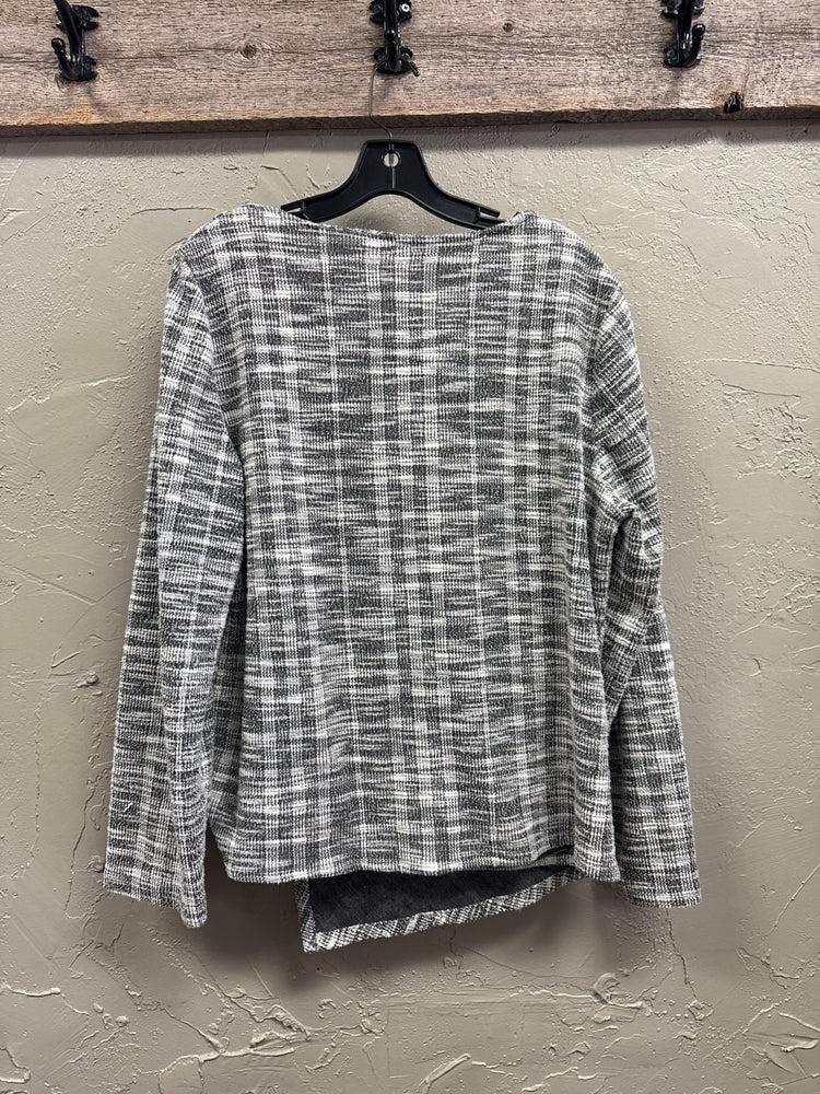 BLACK & WHITE DRAPED TOP