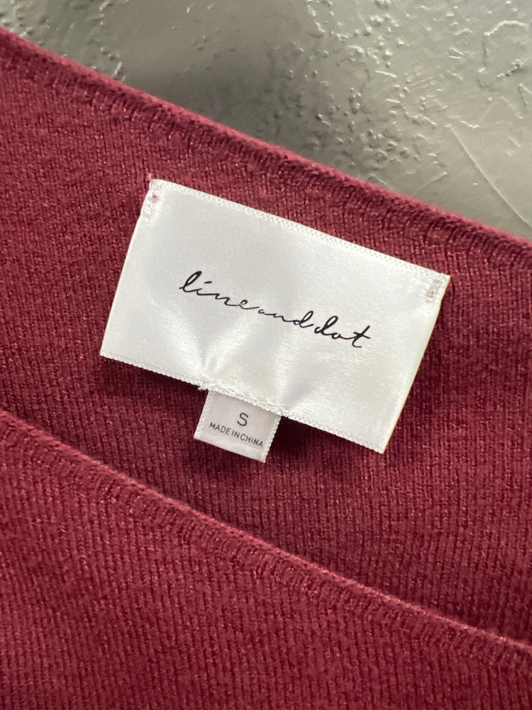 LINE AND DOT OFF THE SHOULDER TOP (org$99)