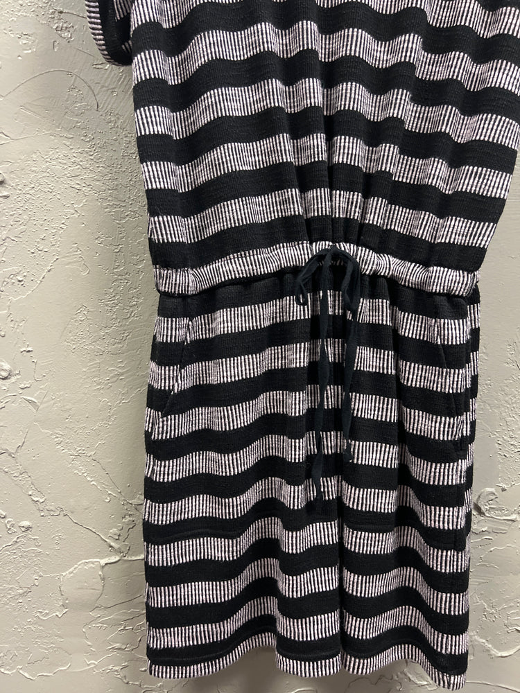 LOFT STRIPED CINCHED WAIST DRESS