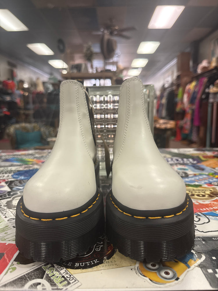 NWT DR MARTEN SMOOTH LEATHER BOOT