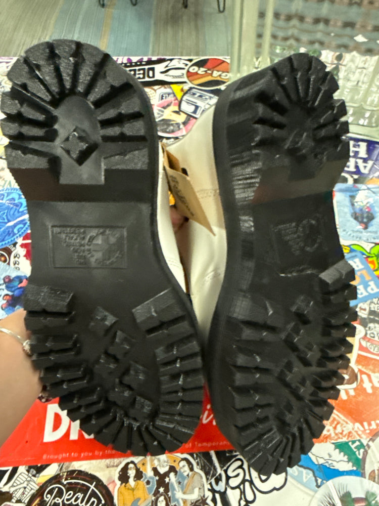 NWT DR MARTEN SMOOTH LEATHER BOOT