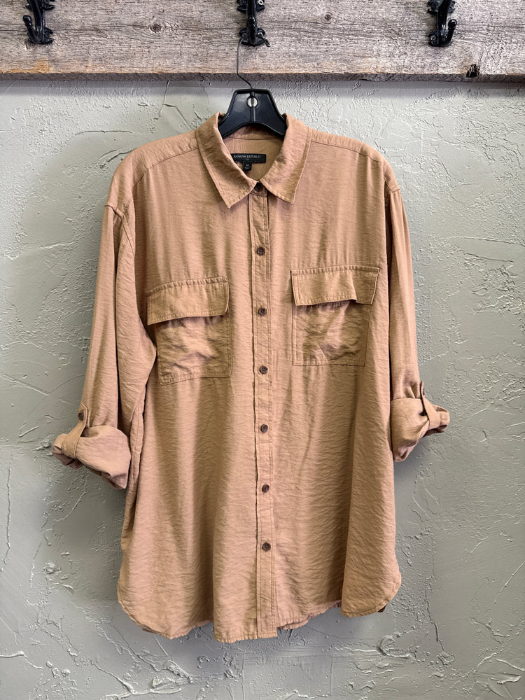 BANANA REPUBLIC RELAXED BUTTON UP