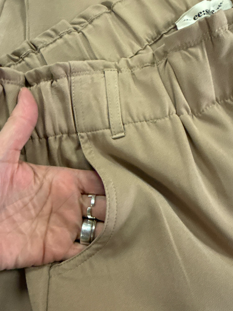 NWT EE:SOME ELASTIC WAIST TROUSERS