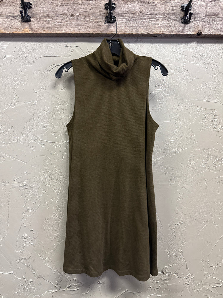 LOVE IN SLEEVELESS TUNIC