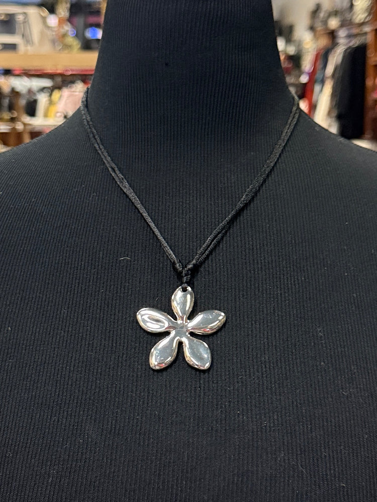 J JILL SILVER FLOWER NECKLACE