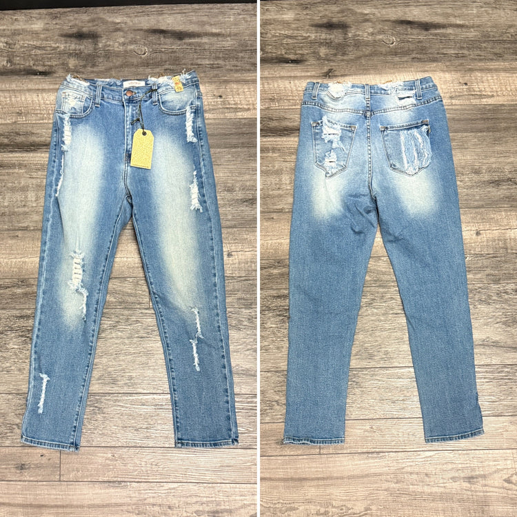 NWT VIBRANT DISTRESSED JEANS