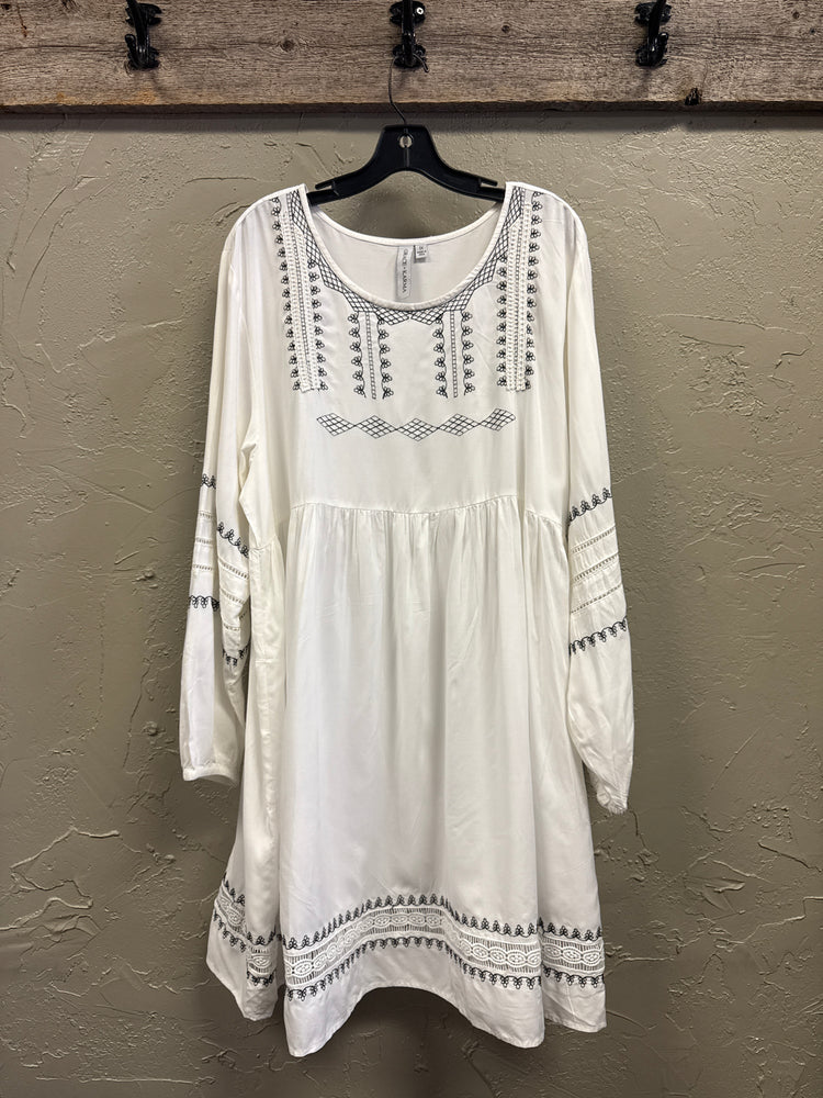 NWOT GRACE + KARMA EMBROIDERED BOHO DRESS