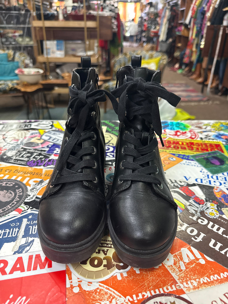 NINE WEST COMBAT BOOT (org$99)