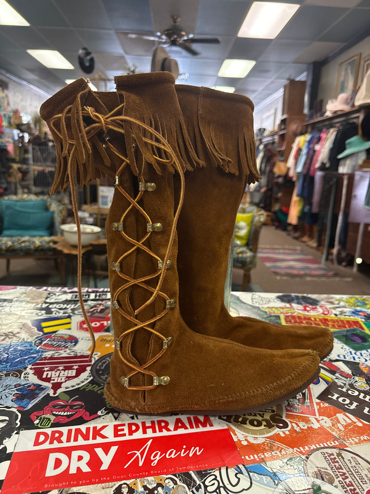 MINNETONKA SIDE LACE BOOTS