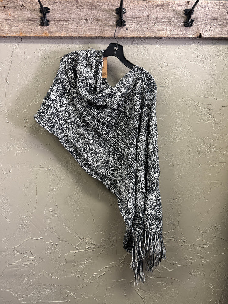 NWT LA BLEND CABLE KNIT PONCHO (org$72)