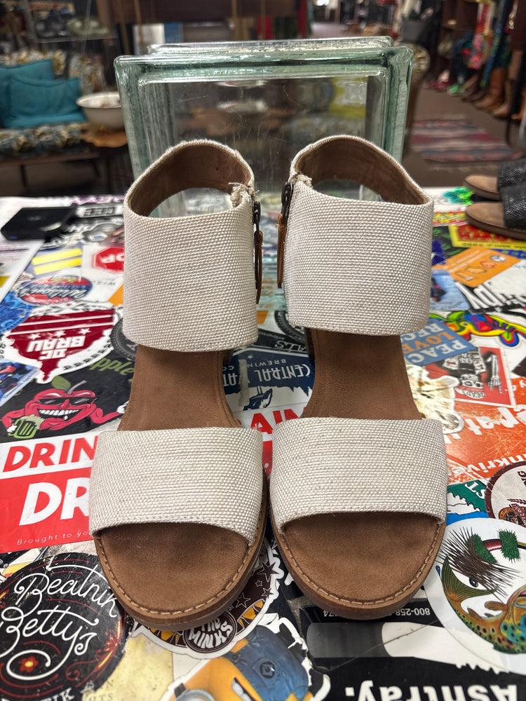*TOMS MAJORCA CUTOUT HEELS (org$90)